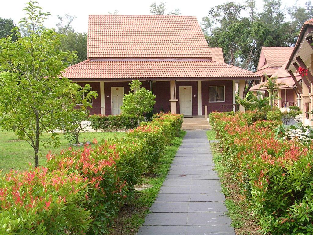 Rompin Beach Resorts Куала-Ромпин Экстерьер фото