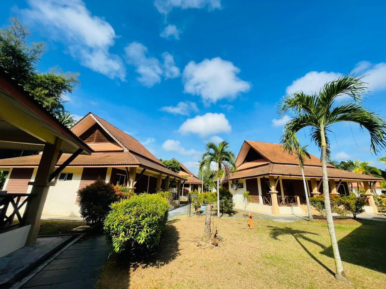 Rompin Beach Resorts Куала-Ромпин Экстерьер фото