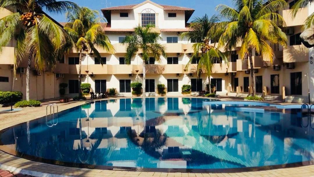 Rompin Beach Resorts Куала-Ромпин Экстерьер фото