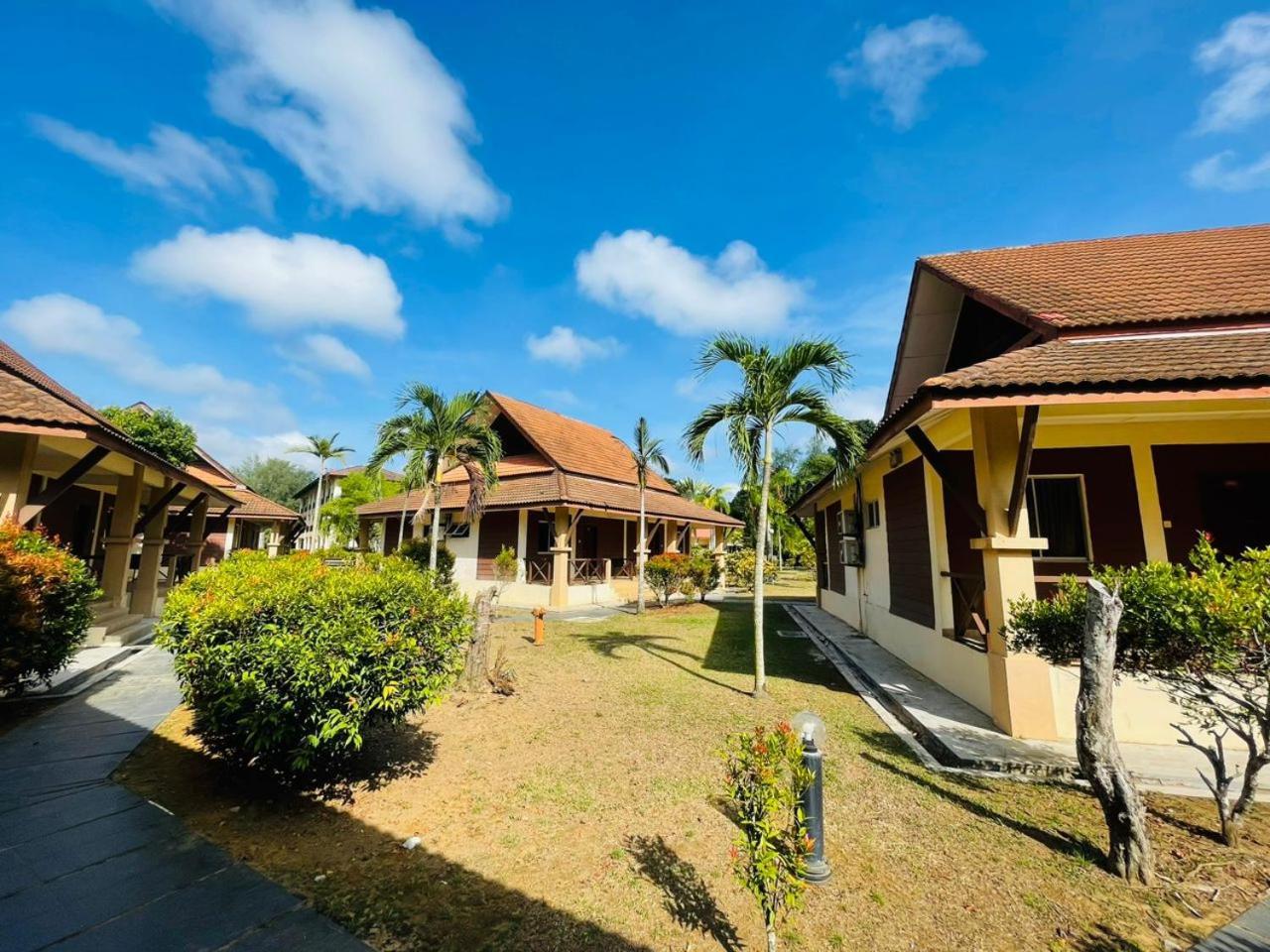 Rompin Beach Resorts Куала-Ромпин Экстерьер фото