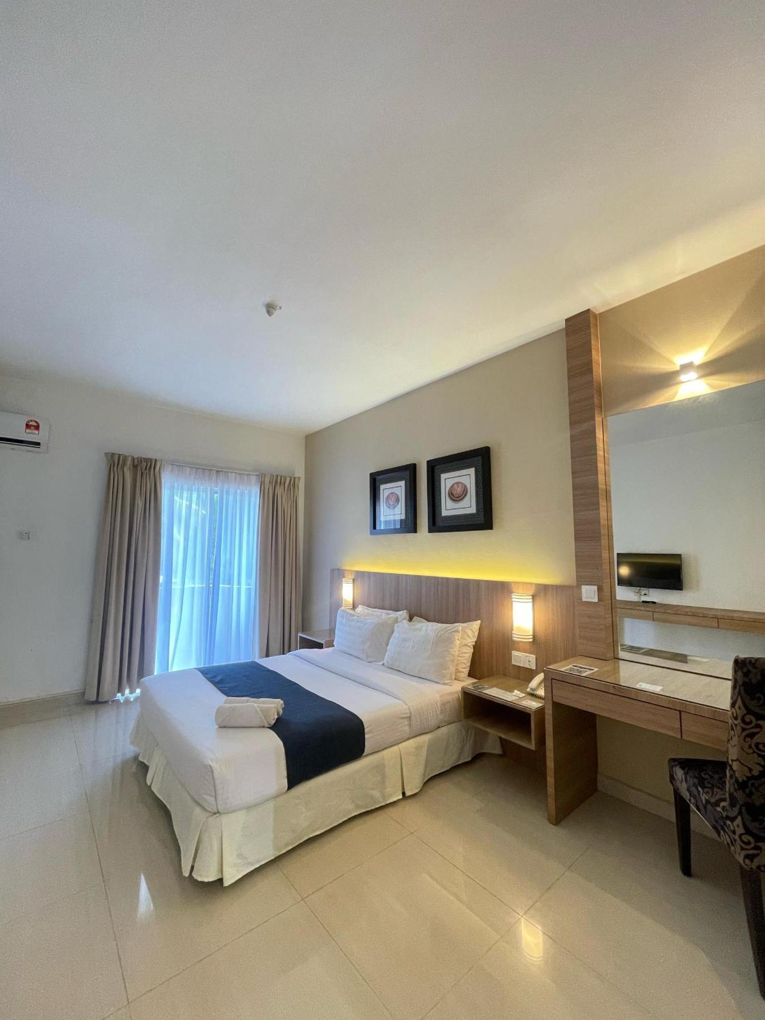 Rompin Beach Resorts Куала-Ромпин Экстерьер фото