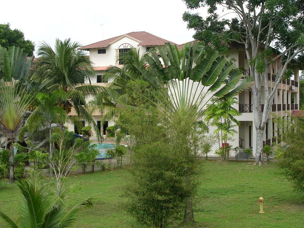 Rompin Beach Resorts Куала-Ромпин Экстерьер фото