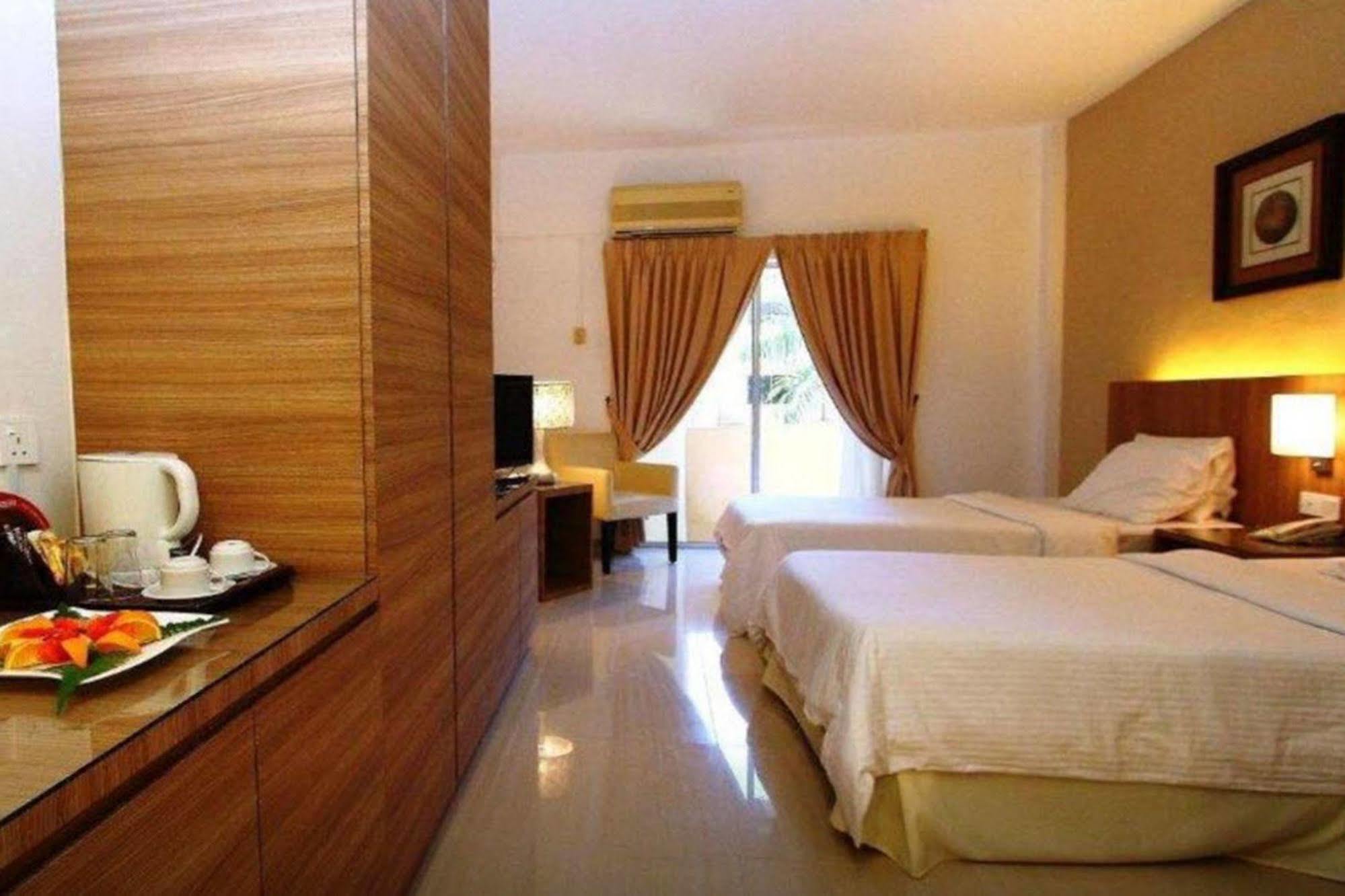 Rompin Beach Resorts Куала-Ромпин Экстерьер фото