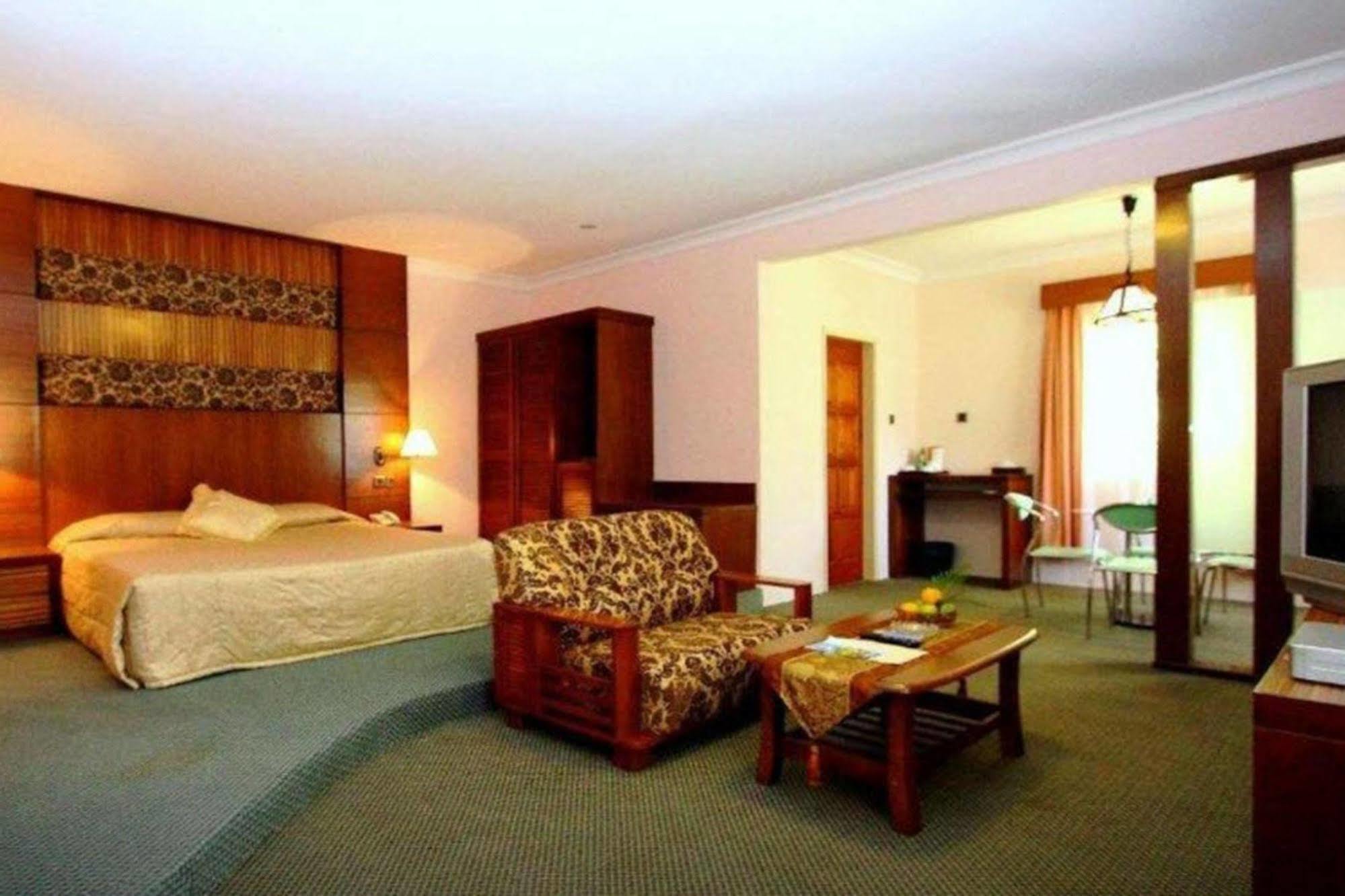 Rompin Beach Resorts Куала-Ромпин Экстерьер фото